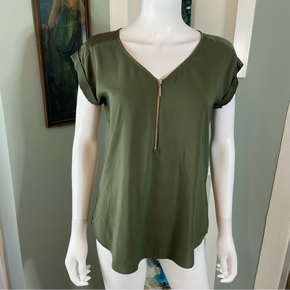 Express Army Olive V-Neck Zipper Blouse Top Shirt Small S Zip Short Sleeve